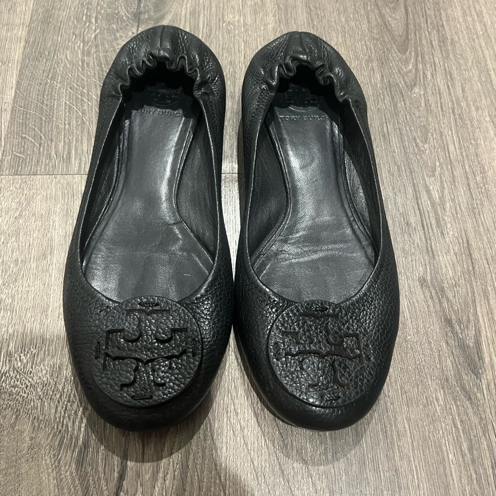 Tory Burch Black Pebbled Leather Logo Ballet Flats
